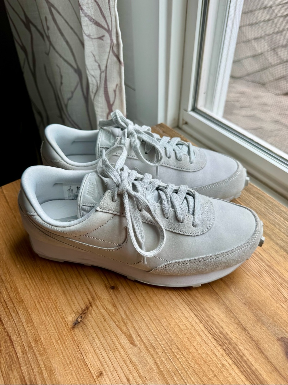 NIKE Daybreak Women’s Photon Dust Sneakers 8 - Picture 2 of 11